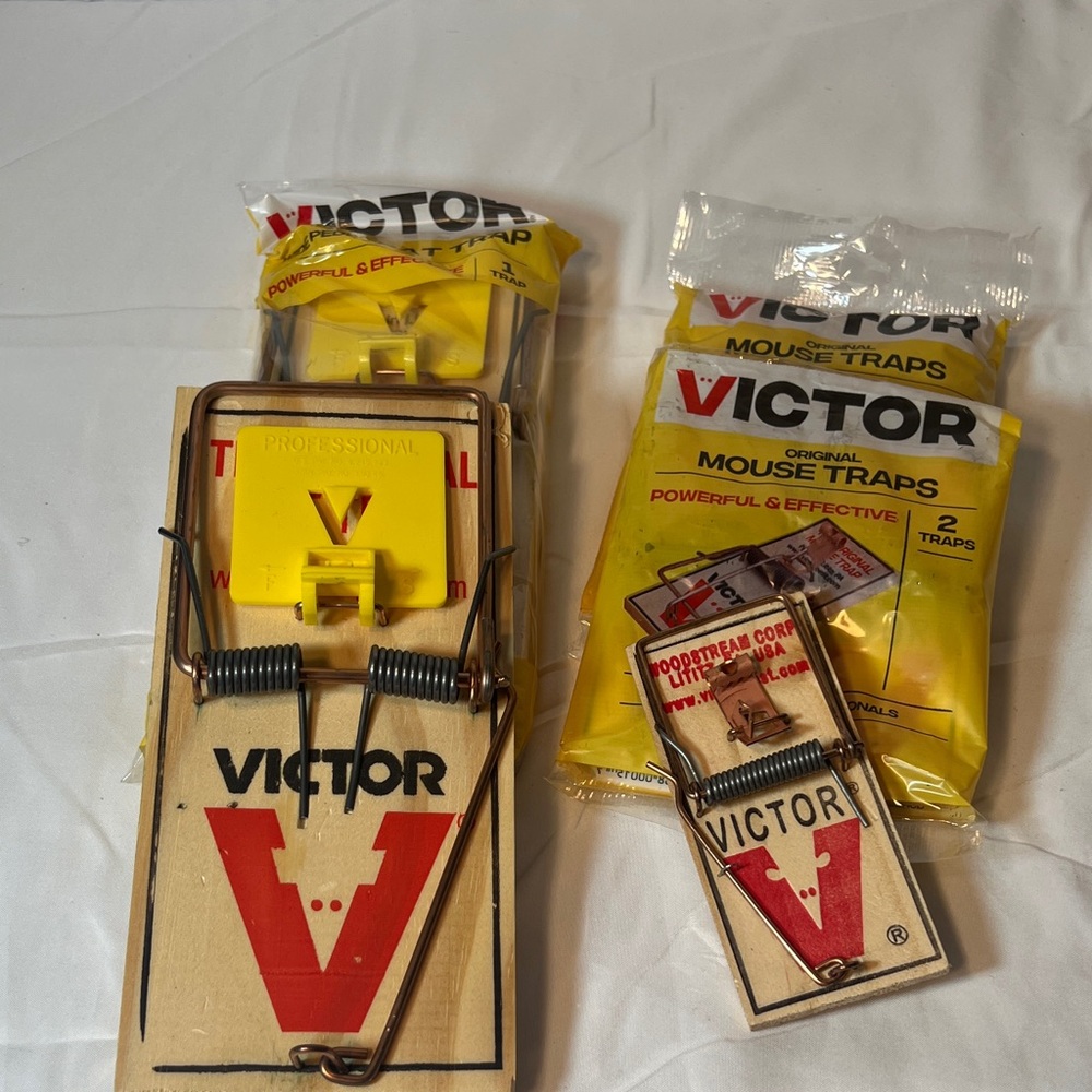 Victor Mouse Traps Set